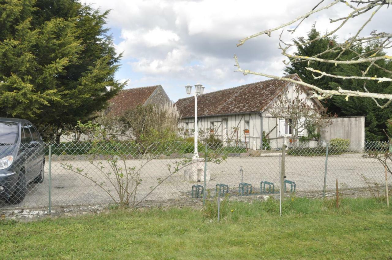 Les Rouches Bed & Breakfast Cormeray Exterior photo