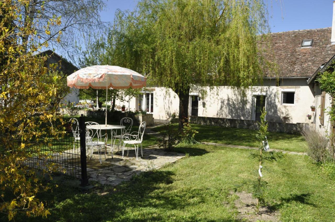 Les Rouches Bed & Breakfast Cormeray Exterior photo